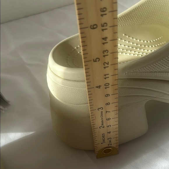 CROCS Cream Platform Sandals - Picture 5 of 7